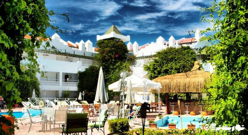 نمای محوطه هتل آپارتمان گلدن گیت